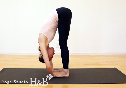 ヨガのポーズ ５ 立位 埼玉県羽生市のヨガ教室 Yoga Studio H B